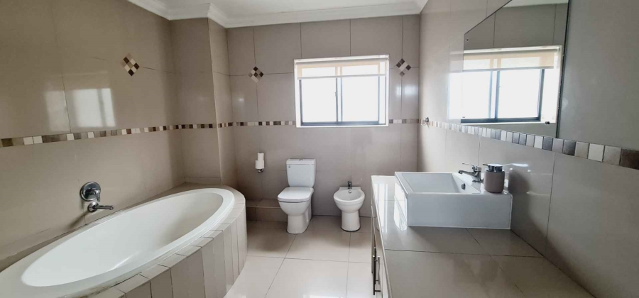 5 Bedroom Property for Sale in Baronetcy Estate Western Cape